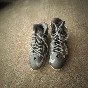 Lebron X Canary Shoe Size 9.5